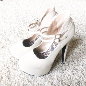 Ruffle stilettos taupe size 6
